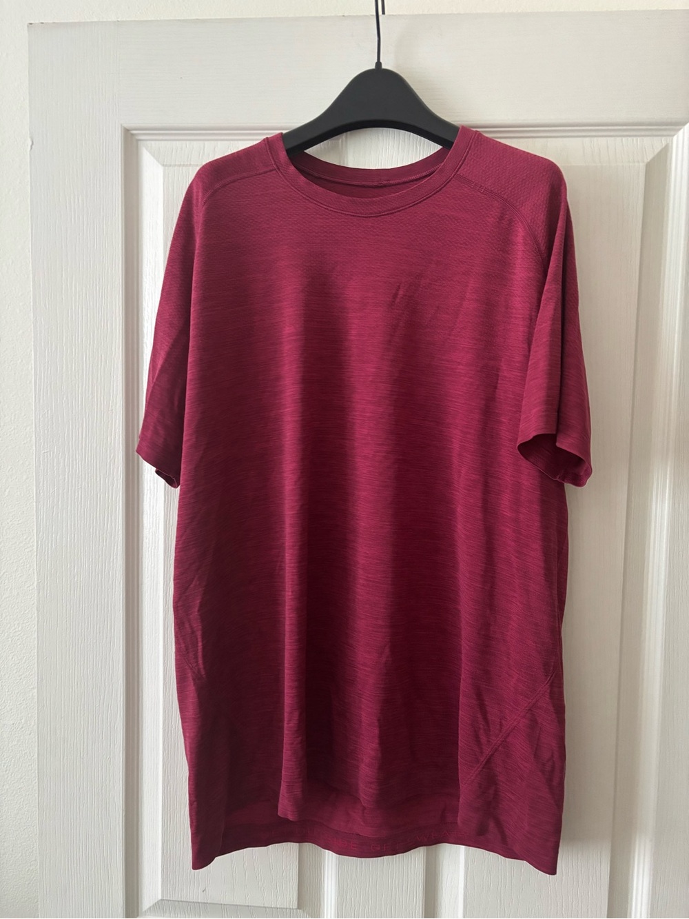Lululemon mens Crew Neck T-Shirt in Deep Berry xl